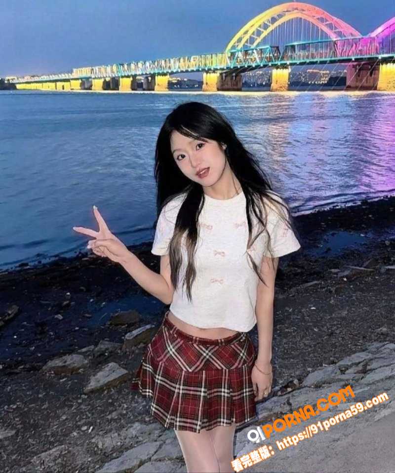 高颜值大学生周素颜反差炸...（1）