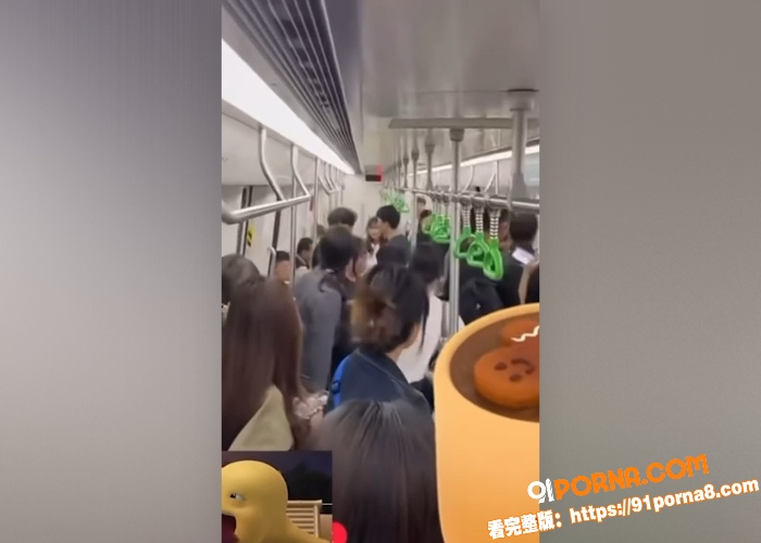 南宁地铁一车厢内一黄毛当...（5）