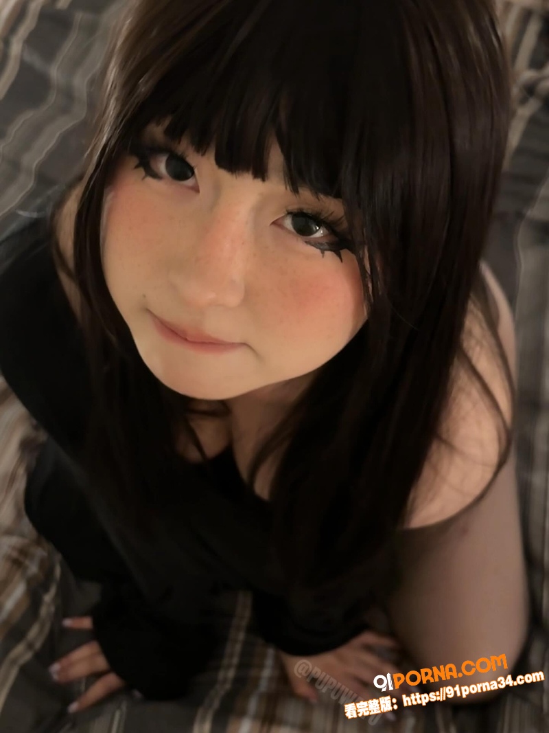 平时文静女同事年会后发裸...（4）