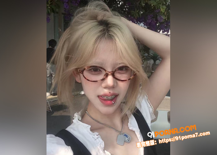 丰满少妇刚离婚没多久网上...（2）