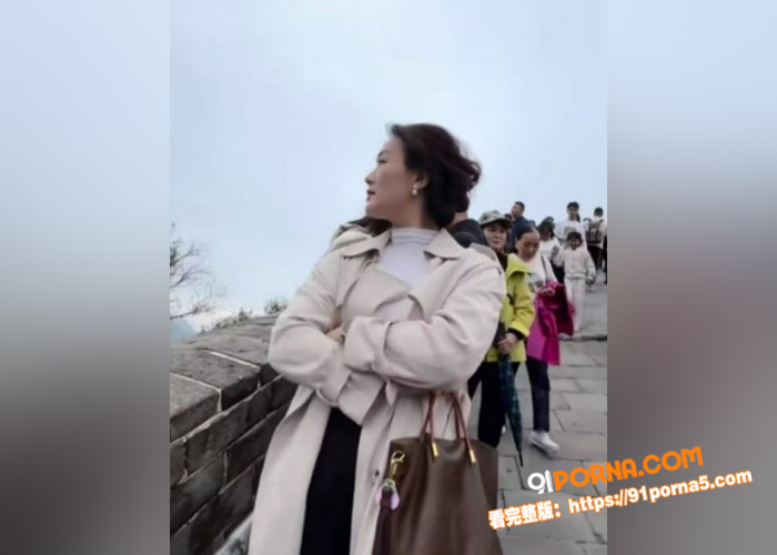 熟女老妈乱伦大屌儿子 老...（1）