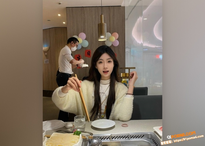 富二代酒店约精致人妻，妆...（2）