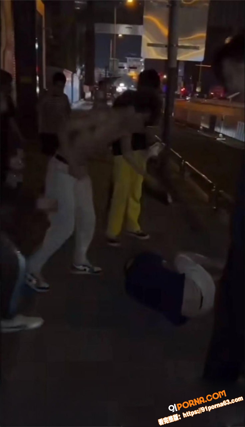 徐州嚣张俄籍情侣挑衅辱民...（13）