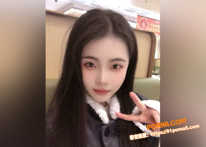 大伯家堂妹的嫩体被调成骚...（2）