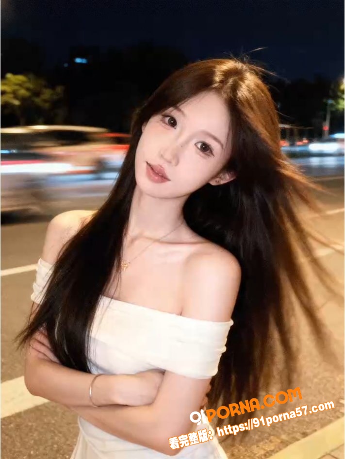 天然水滴型极品巨乳私拍完...（1）