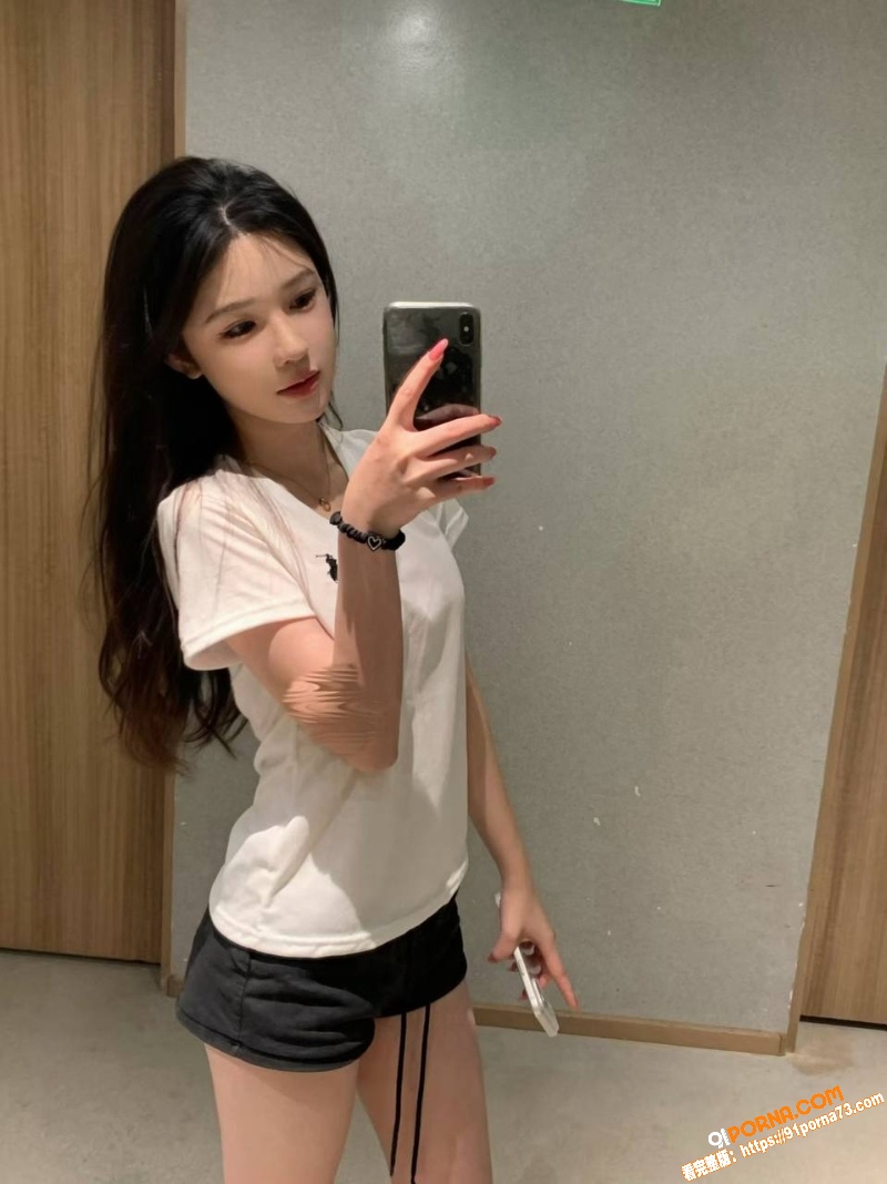 反差眼镜嫩妹 UU睡不着...（2）