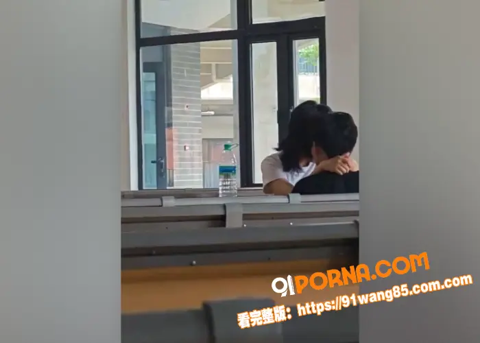 大学教室秒变偶像剧 学生...（8）