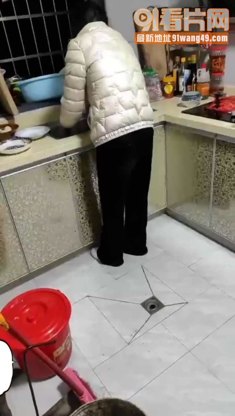 乱伦大神！变态女婿 边操...（1）