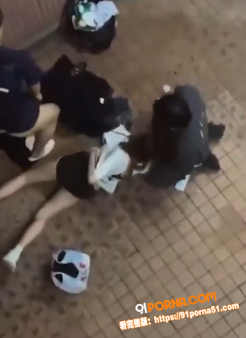 香港屋苑天台3P派对曝光...（10）