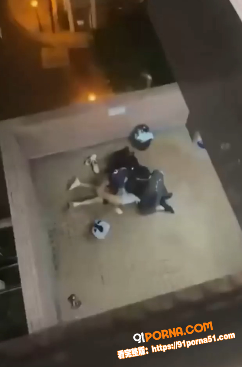 香港屋苑天台3P派对曝光...（11）