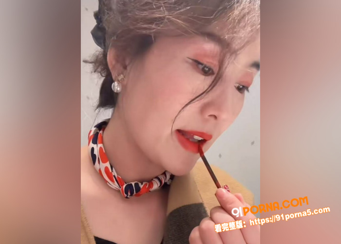 熟女老妈乱伦大屌儿子 老...（2）