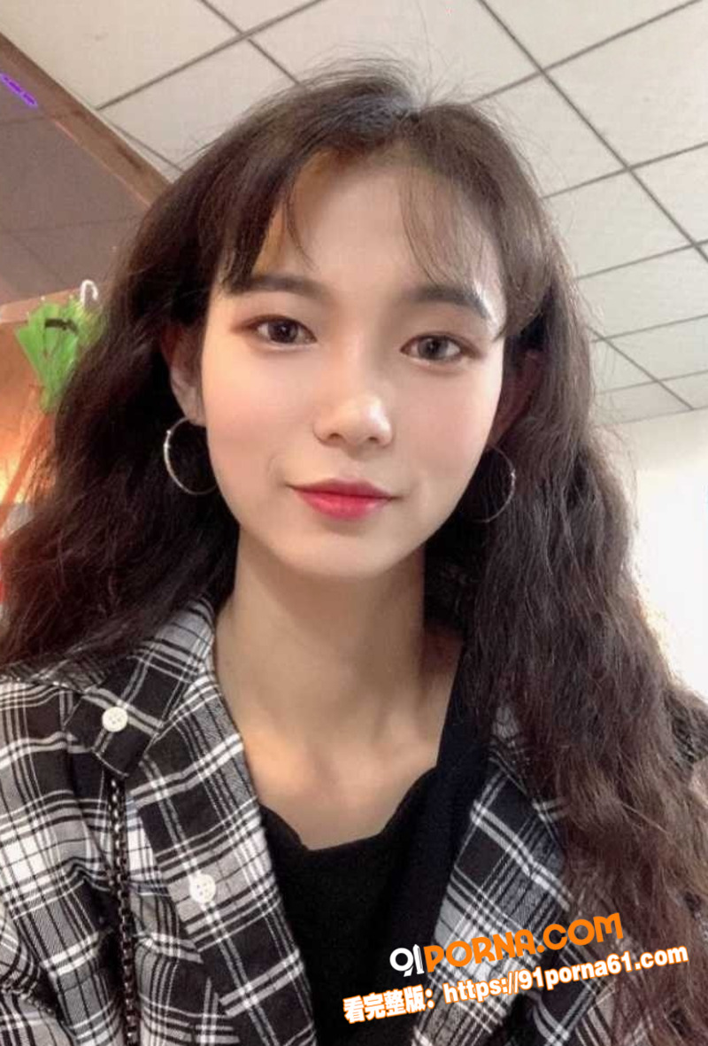 大三清纯美女乔知微浴室雾...（2）