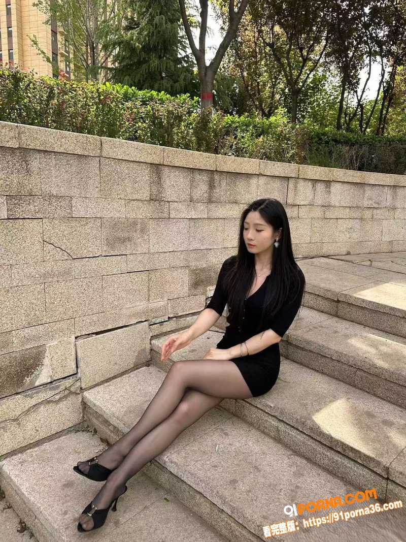 极品巨乳大四学姐春节背着...（3）