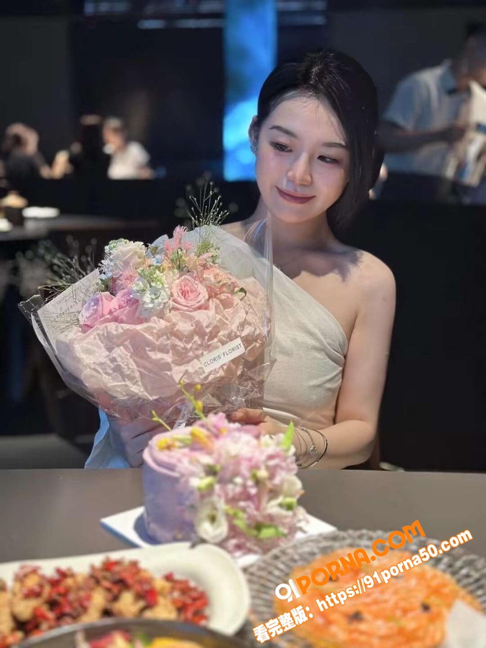 高颜值学生妹刘静酒店开房...（5）