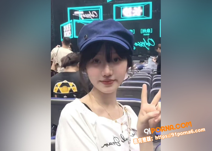 极品黑丝美人妻，背着老公...（2）