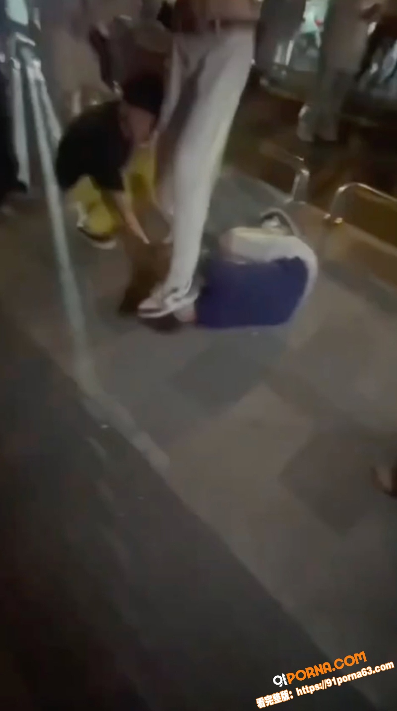 徐州嚣张俄籍情侣挑衅辱民...（10）