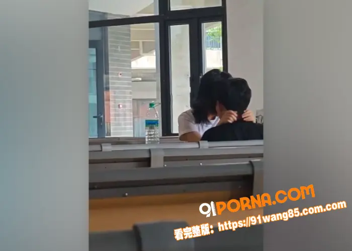 大学教室秒变偶像剧 学生...（7）
