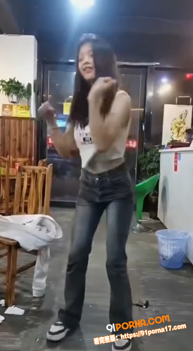贵州凯里醉酒美女狂野脱衣...（3）