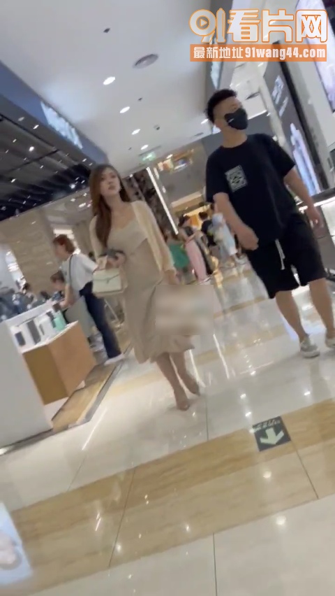 街头抄底偷拍！偷拍模特级...（9）