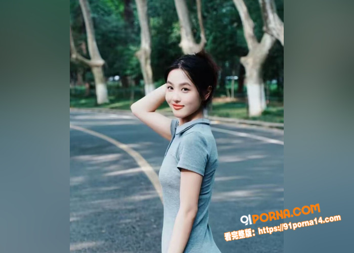 极品高颜值美女  沙发上...（1）
