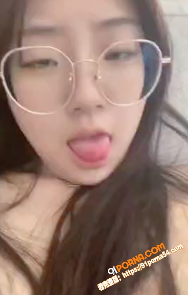 高颜值眼镜女大被网调成骚...（3）