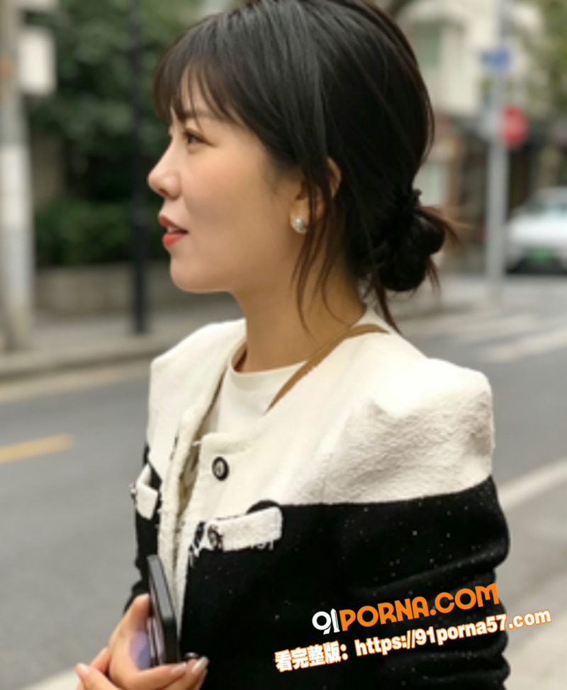 端庄短发少妇 电梯就开始...（3）