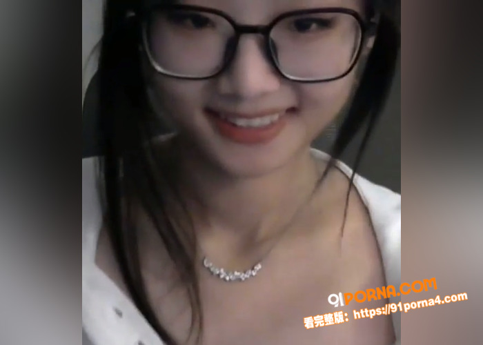华裔纯欲风眼镜妹Voik...（1）