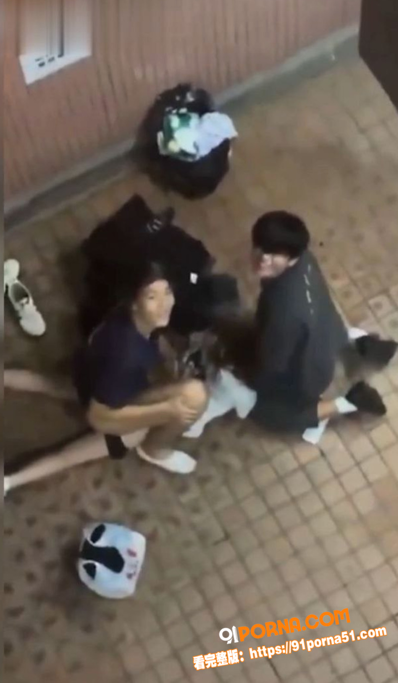 香港屋苑天台3P派对曝光...（7）