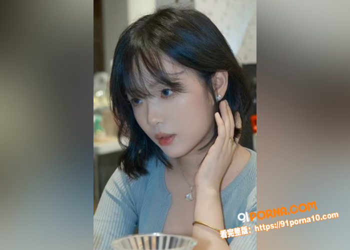 短发气质御姐女友私密直播...（2）
