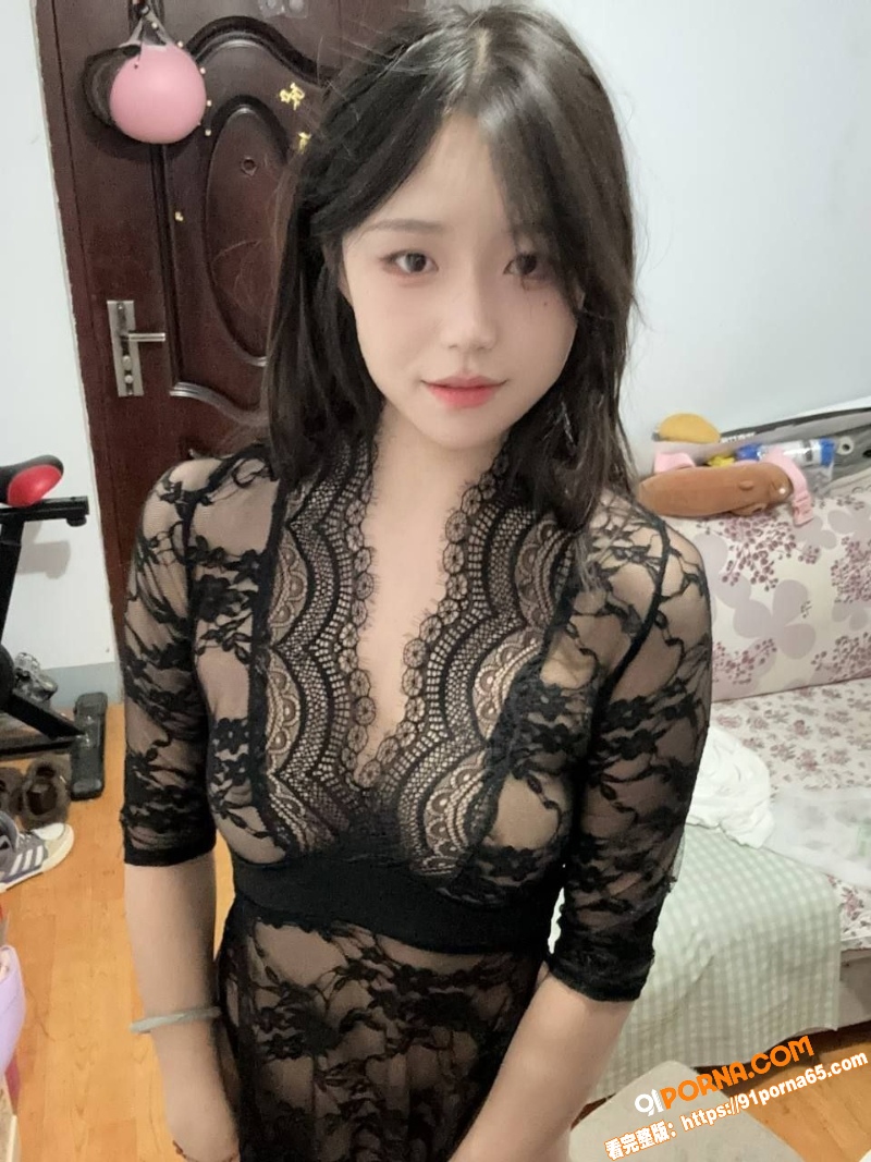 校花级骚逼女大 何叶 撅...（1）