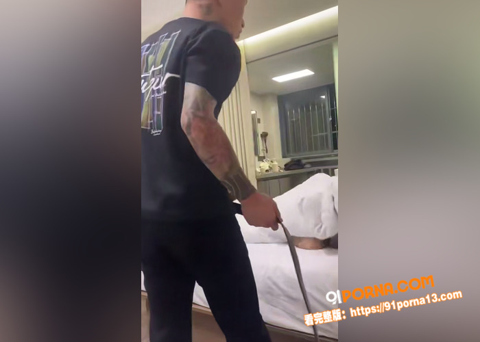 精神小伙调教花臂女友视频...（3）