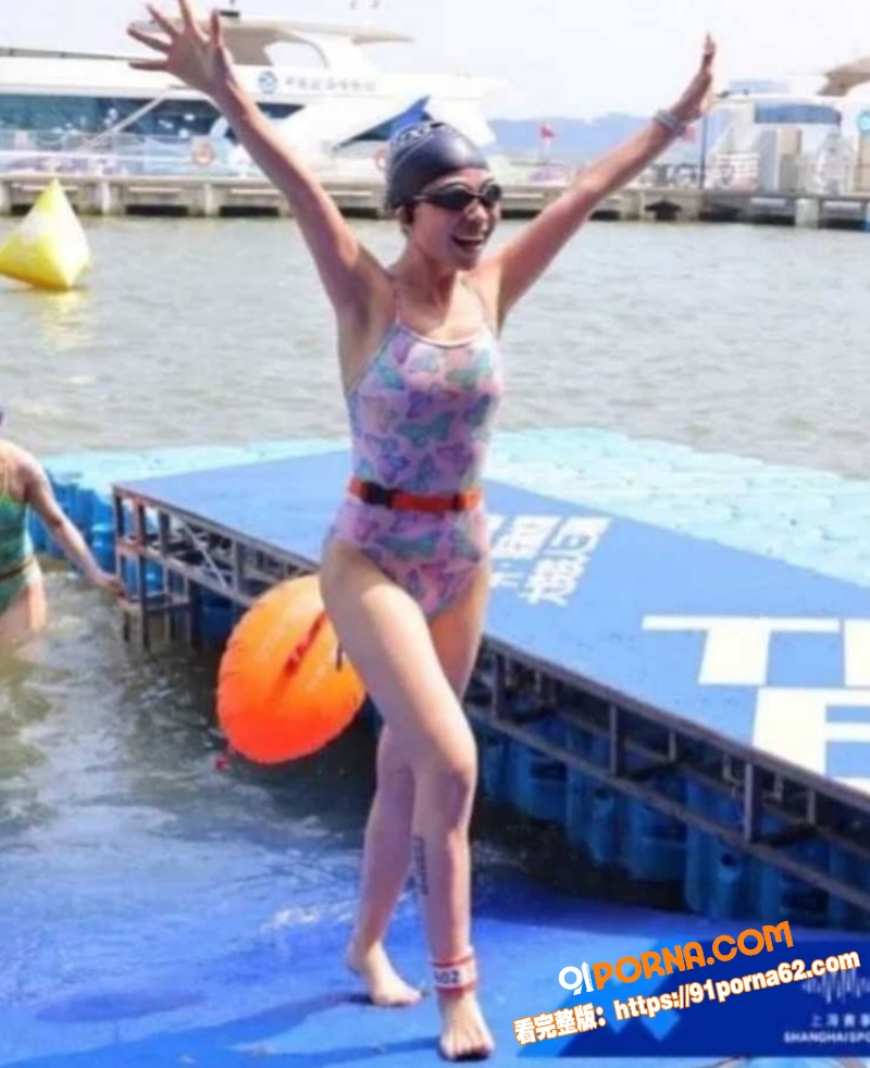 滴水湖泳渡赛女选手走光 ...（7）