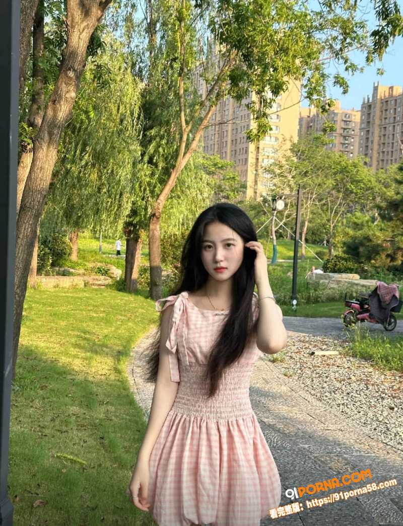 四川西华大学 何冰萱 背...（1）