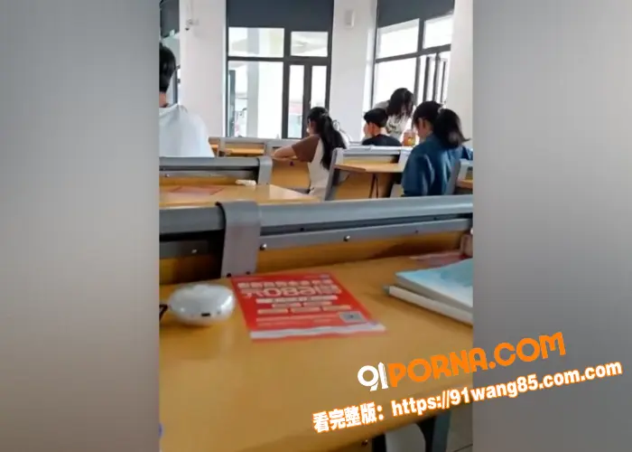 大学教室秒变偶像剧 学生...（10）