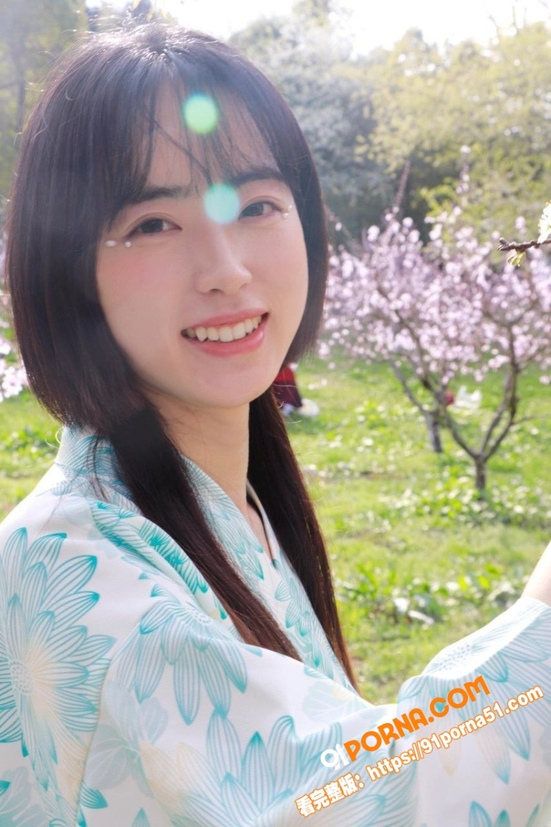 上海可爱女友穿肚兜不雅视...（3）