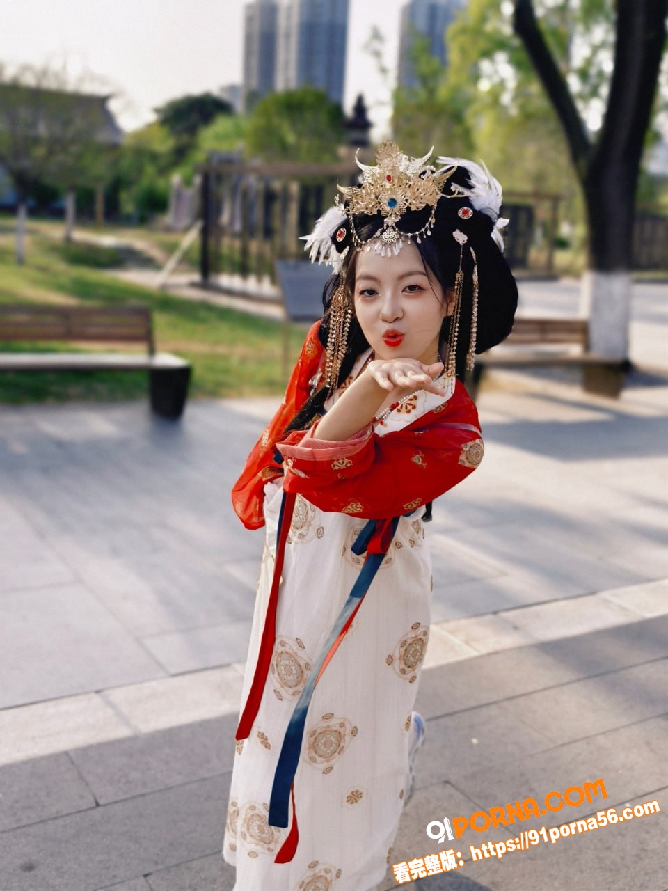 穿汉服的小姐姐古城打卡情...（2）