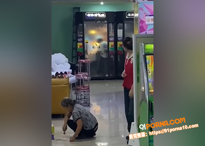 小情侣商场唱吧机20秒速...（4）
