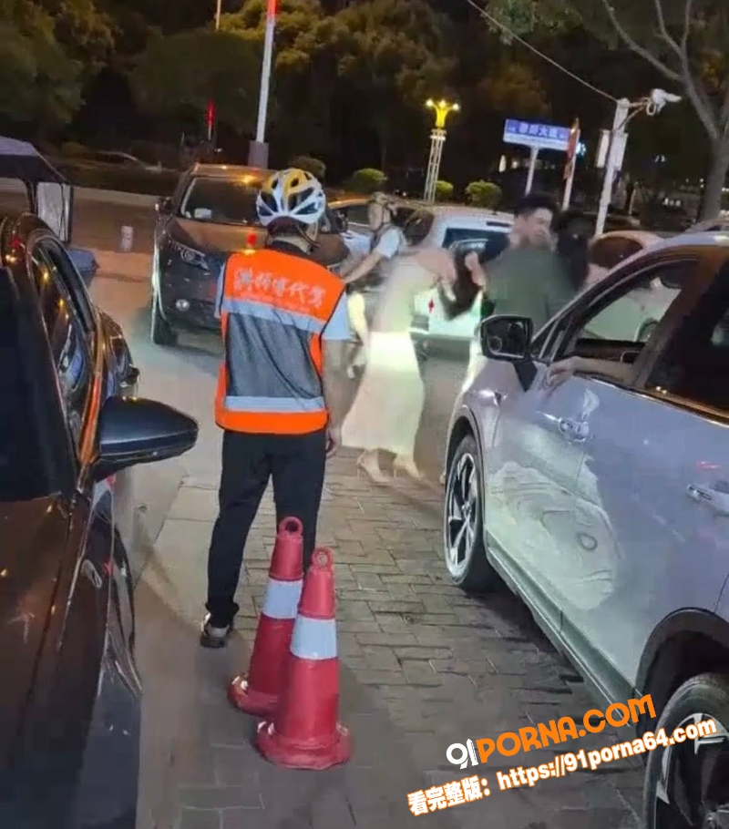 网传原配当街暴打白衣小三...（2）