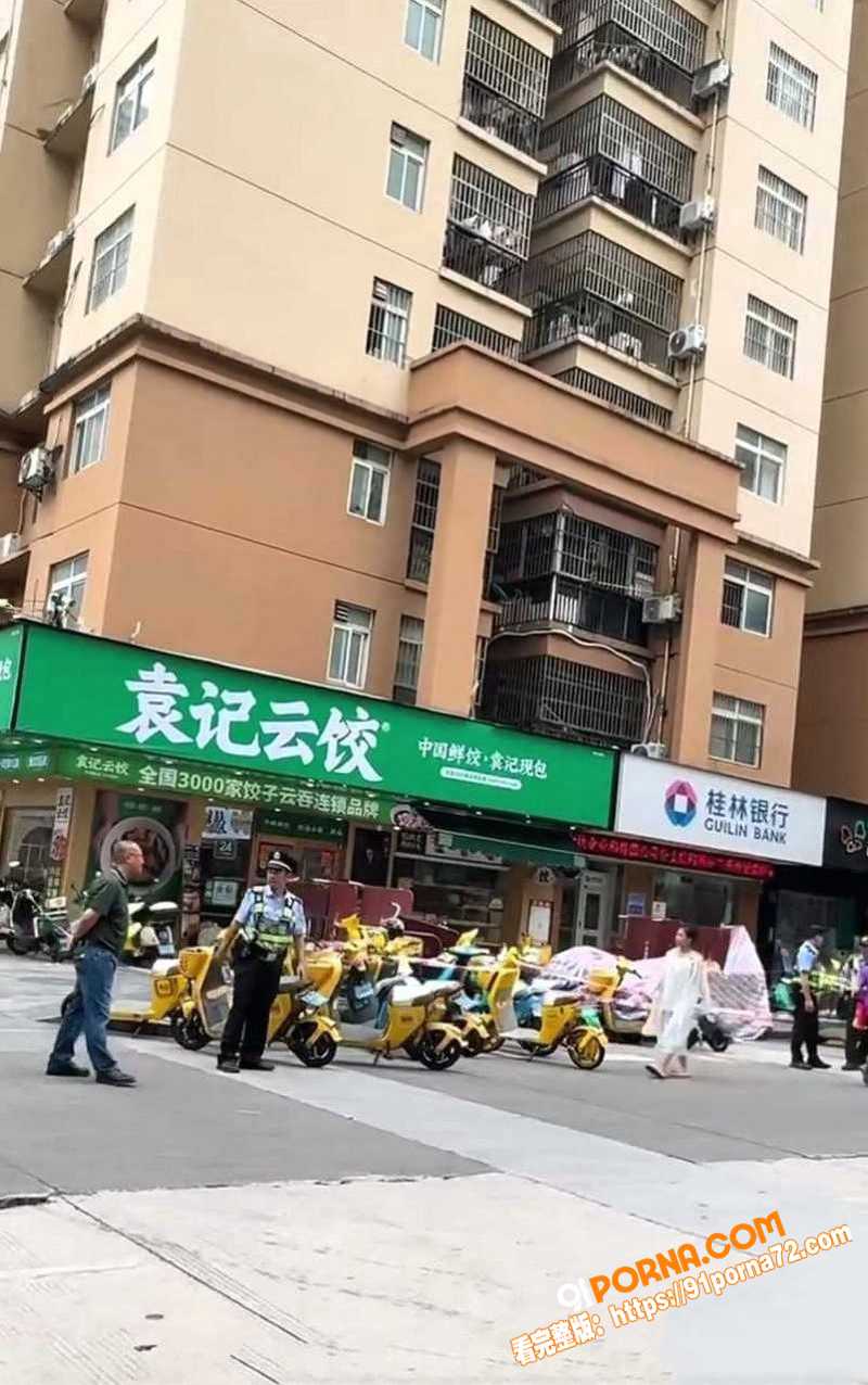 广西南宁袁记云饺女子跳楼...（5）