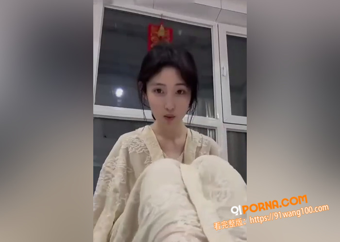 极品少女自拍自慰视频被曝...（3）