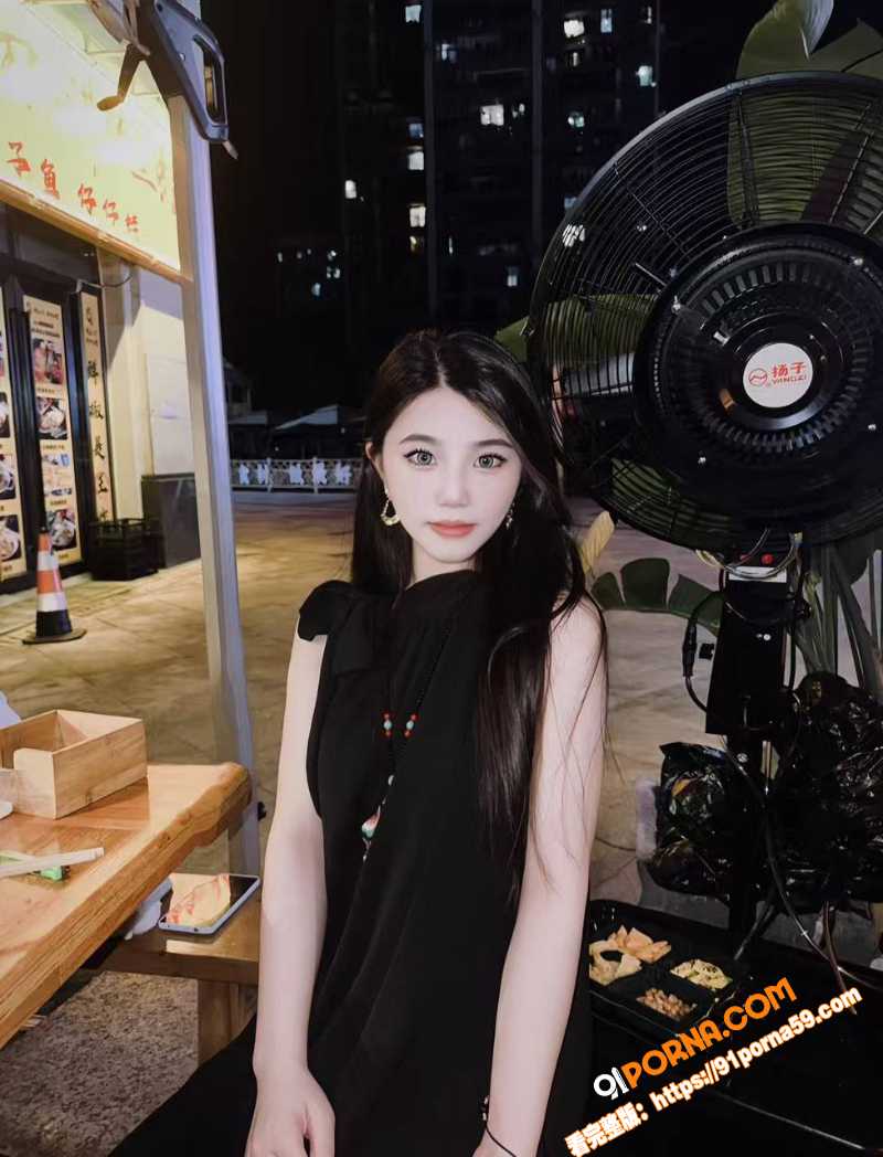重庆极品反差小美女杨梓窈...（1）