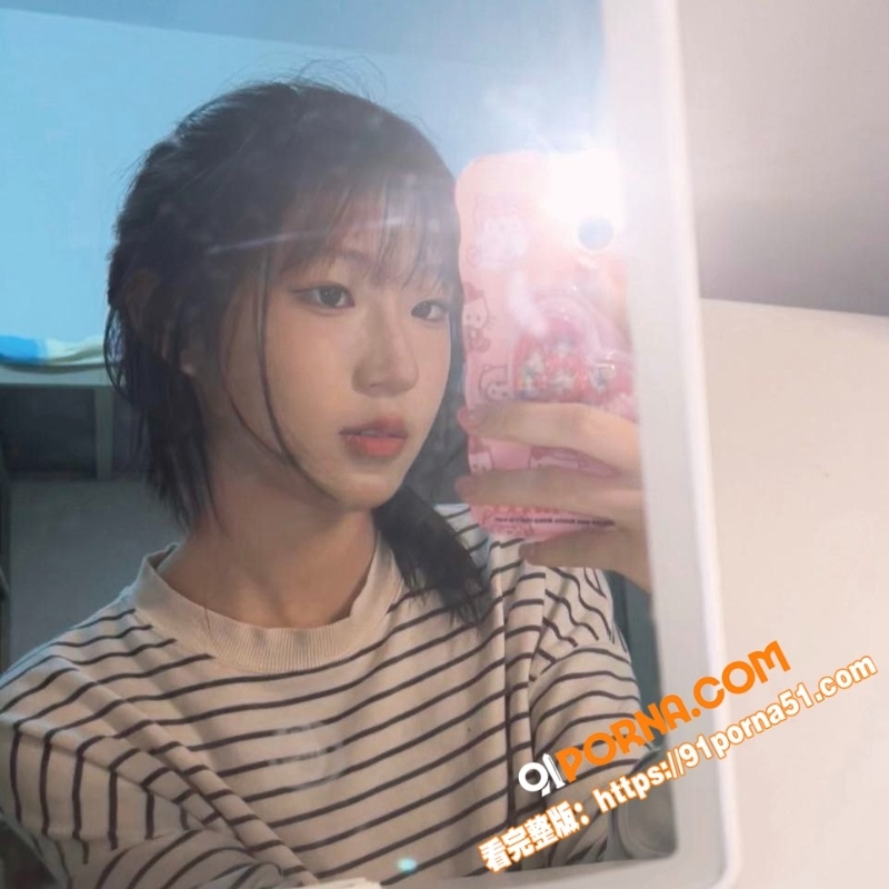 红毛高颜值精神小妹私拍泄...（1）