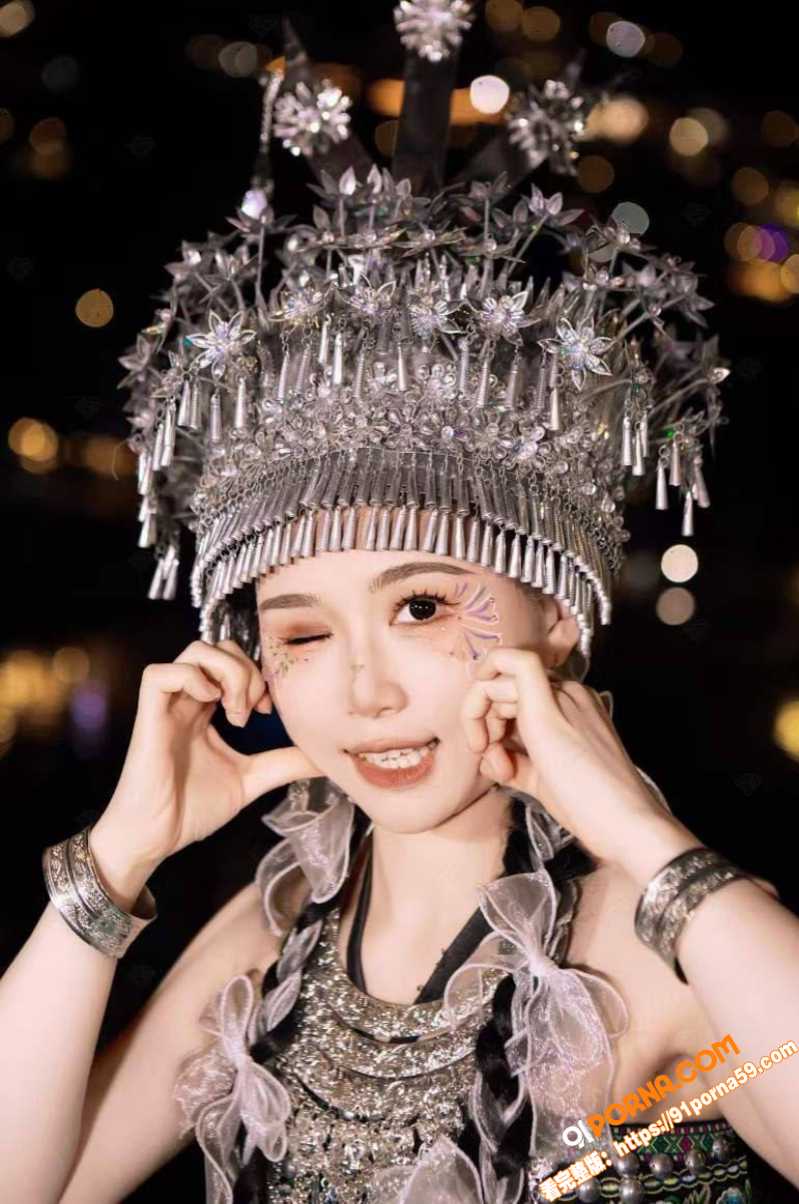苗族极品嫩妹银饰盛装口交...（2）