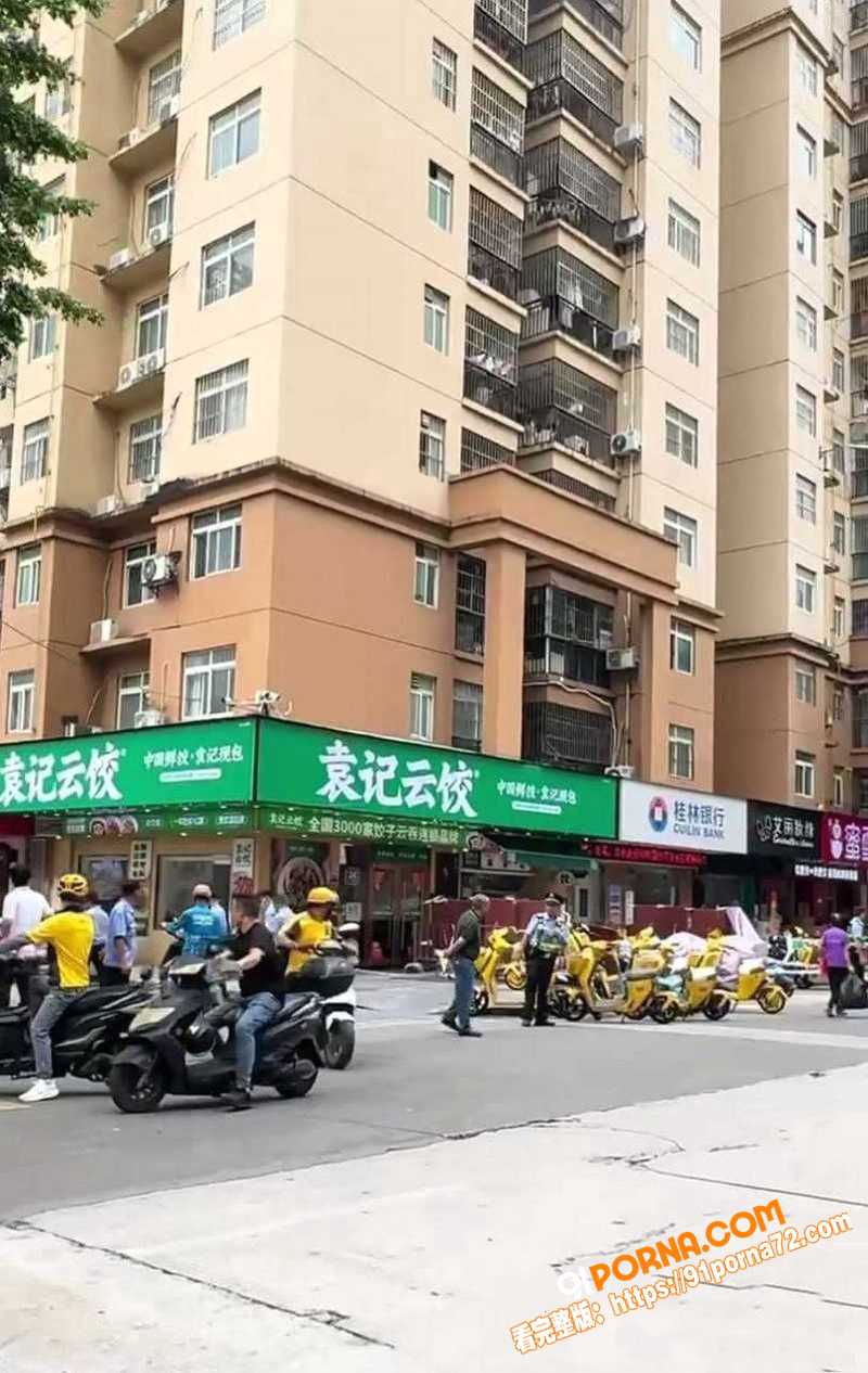 广西南宁袁记云饺女子跳楼...（4）