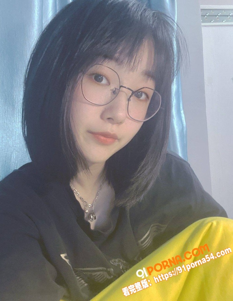在校女大学生私拍泄密！长...（1）