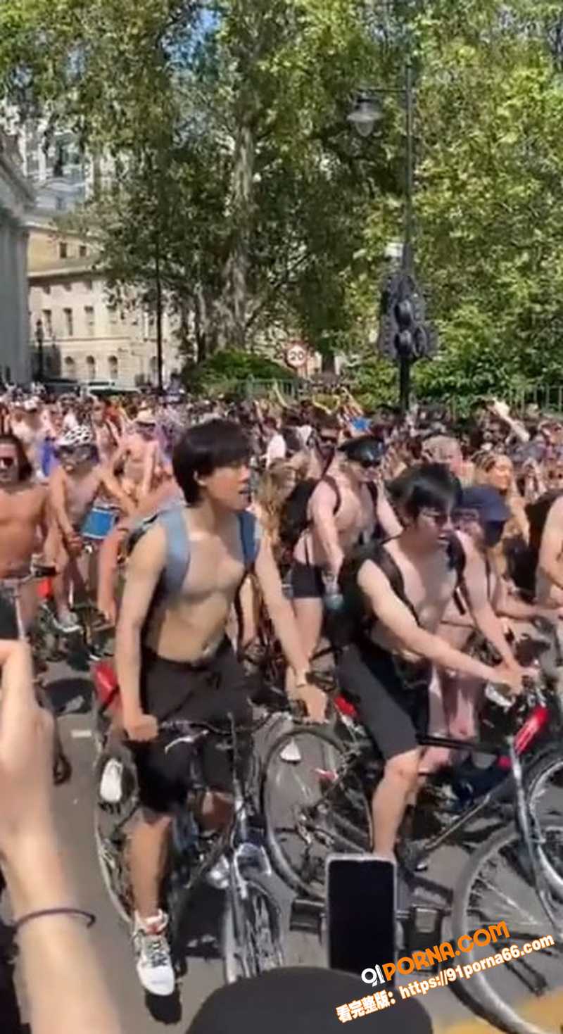 伦敦裸体骑行活动火热举行...（8）