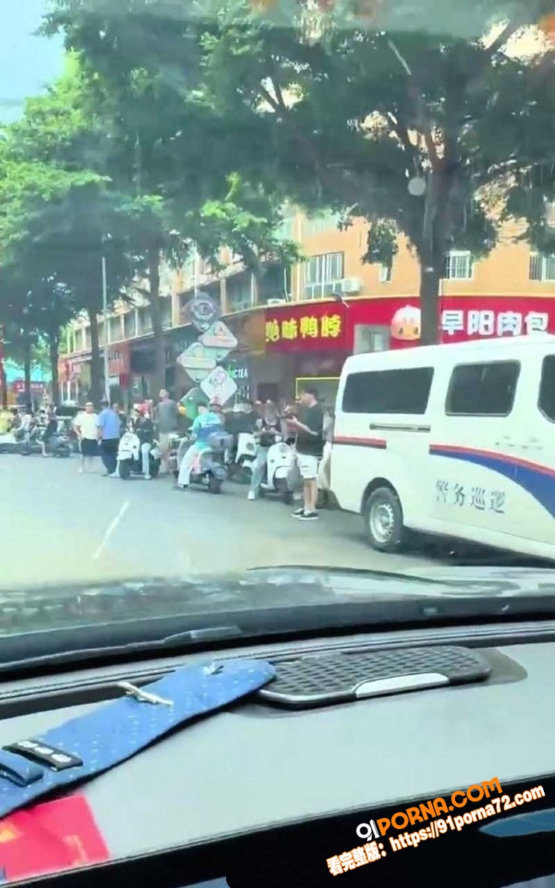 广西南宁袁记云饺女子跳楼...（9）
