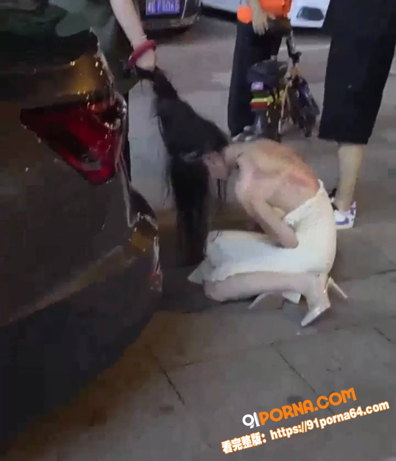 网传原配当街暴打白衣小三...（4）