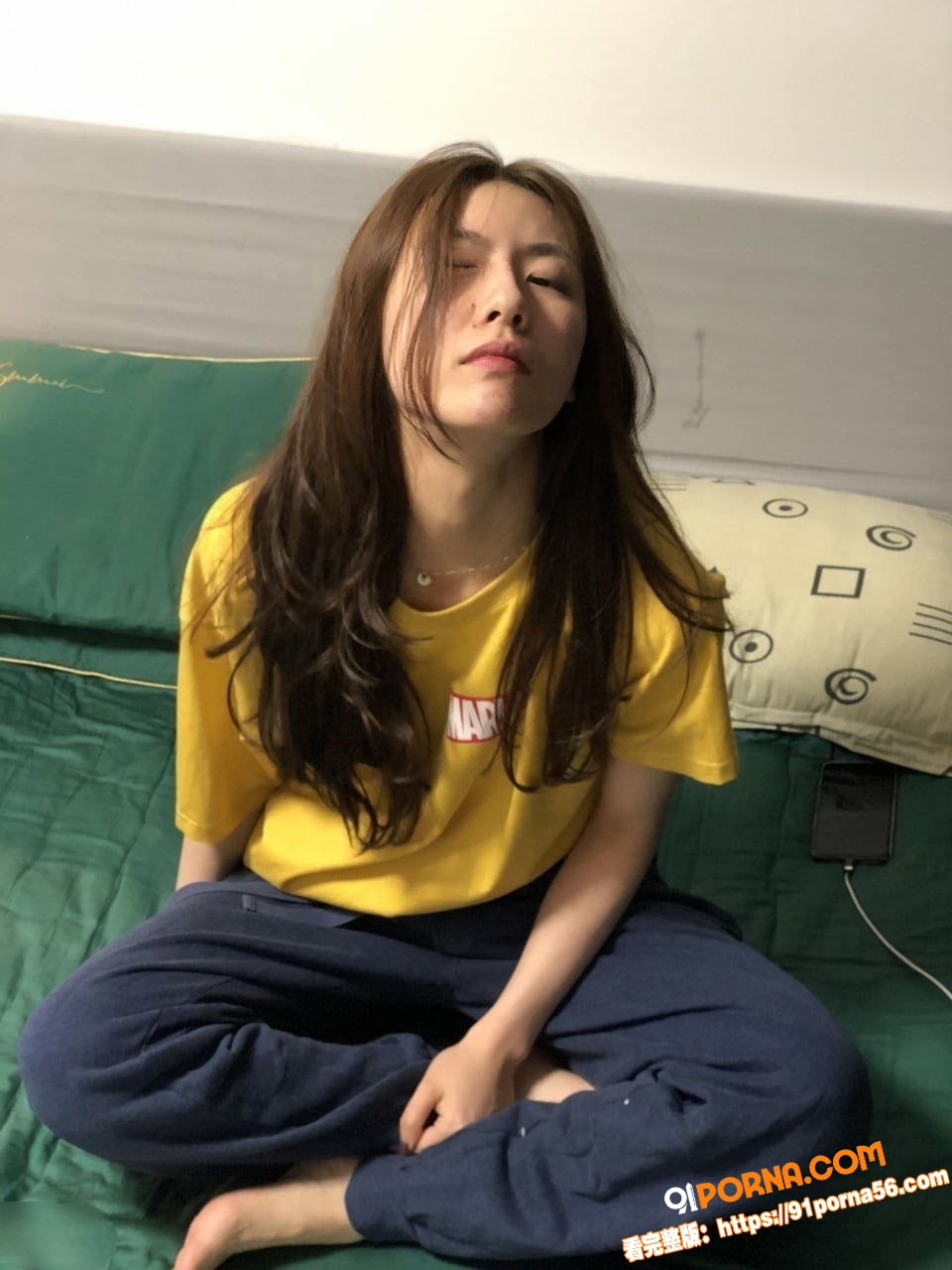 高颜值反差婊与男友校外同...（1）