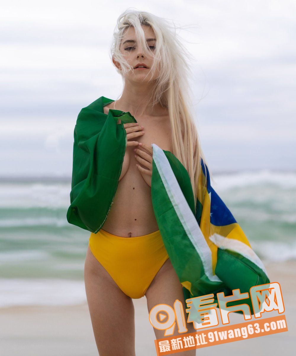欧美足球宝贝大奶女友在家...（3）